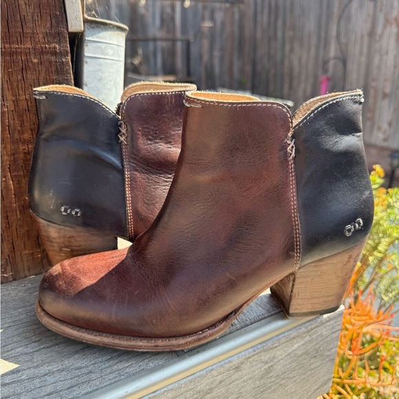 Bed Stu Cobbler Rustic Brown Leather Two-Tone Zip Ankle Bootie - Picture 1 of 7